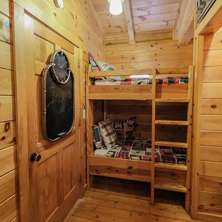 Lazy Bear Lodge Gatlinburg Exterior photo