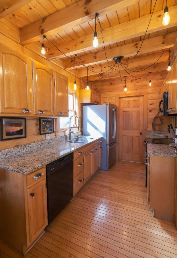 Lazy Bear Lodge Gatlinburg Exterior photo